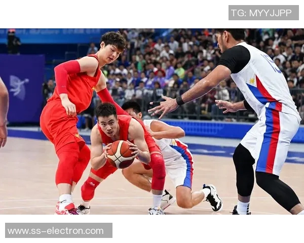 中国男篮对阵菲律宾篮球队的精彩对决引发球迷热烈关注与期待