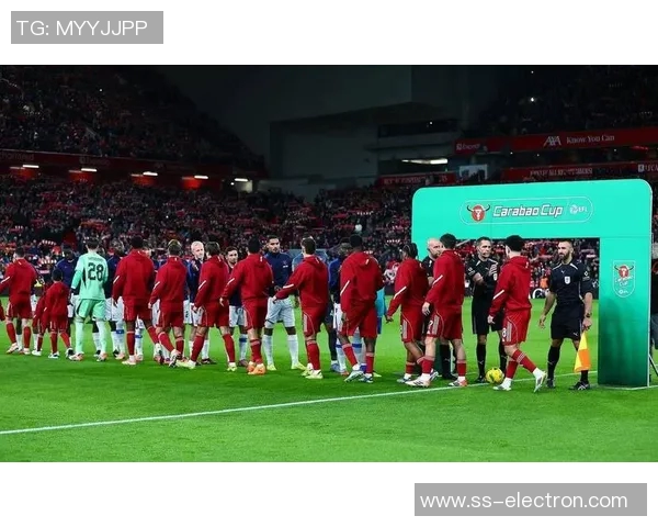 享克执教下的球队对阵利物浦比赛比分分析与精彩瞬间回顾